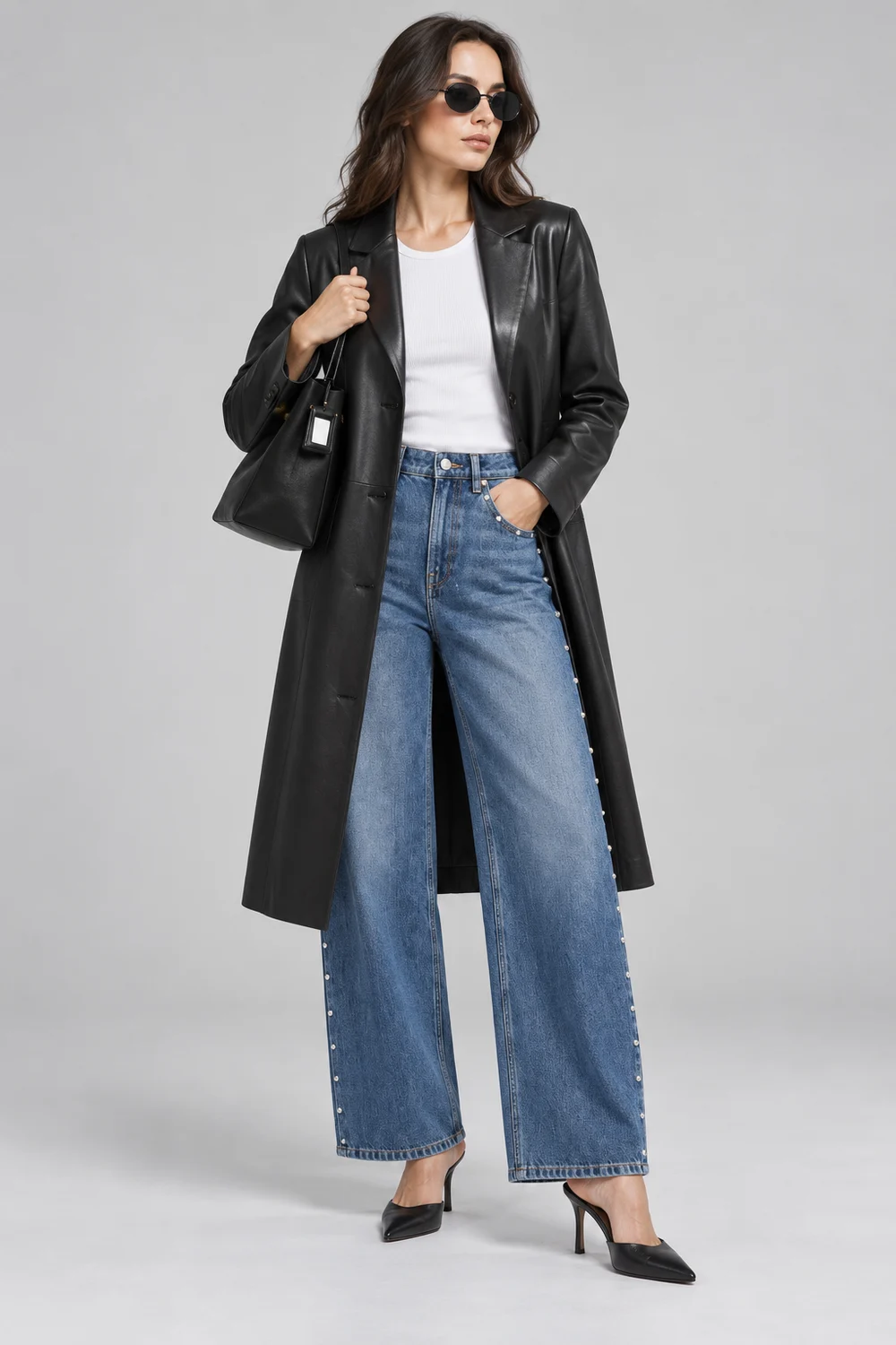 Denim və qara dəri model üzərində tam kombin
